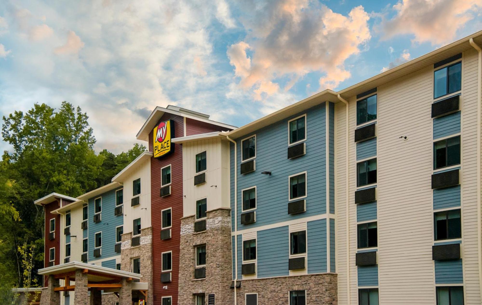 My Place Hotel-Huntersville, Nc Bagian luar foto